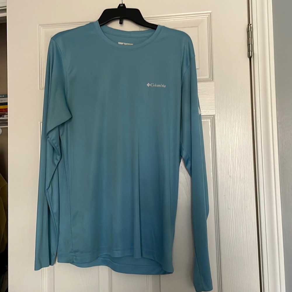 Mens M light blue dry fit.